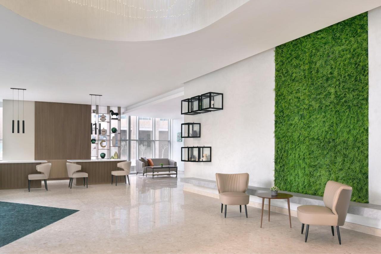 Element By Westin West Bay Doha Hotel ภายนอก รูปภาพ A green wall in a hotel lobby