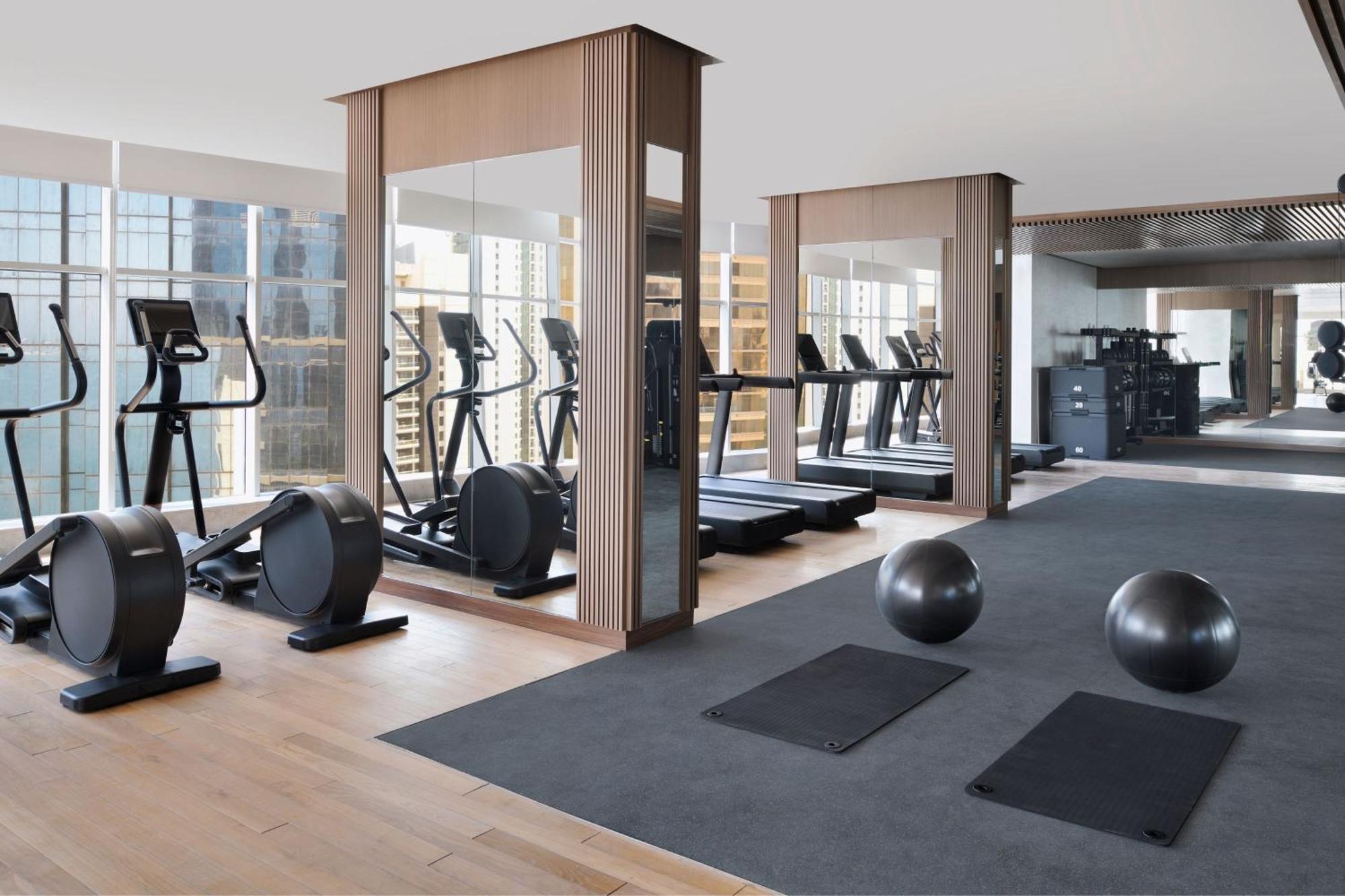 Element By Westin West Bay Doha Hotel ภายนอก รูปภาพ The gym at The Hari