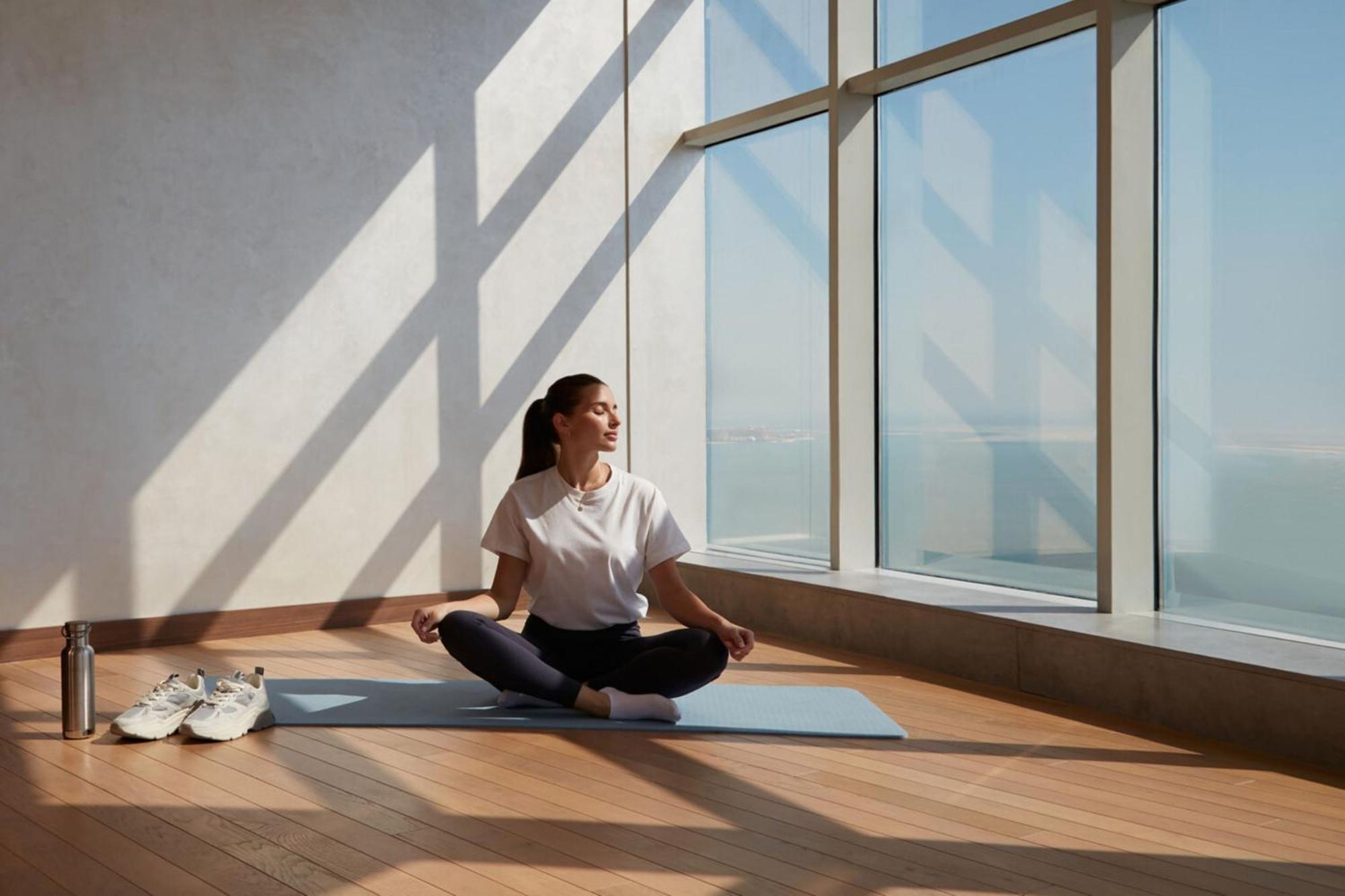 Element By Westin West Bay Doha Hotel ภายนอก รูปภาพ A woman meditating